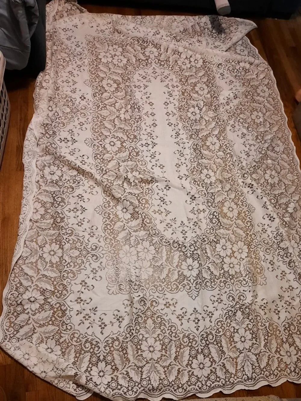 Vintage Off White Floral Lace Tablecloth 67x116 Rectangular Scalloped Edge